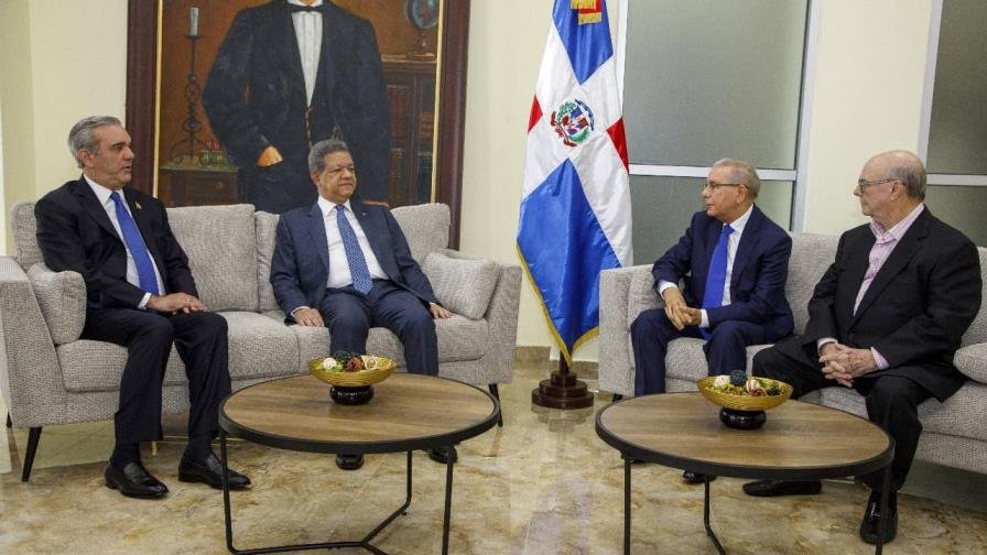 Abinader y expresidentes dominicanos solicitan a la ONU una misión híbrida para Haití