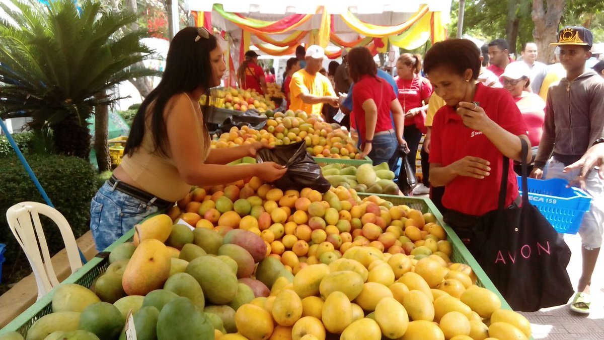 Feria del Mango 2025 atrae a miles de turistas y dominicanos del exterior a Baní