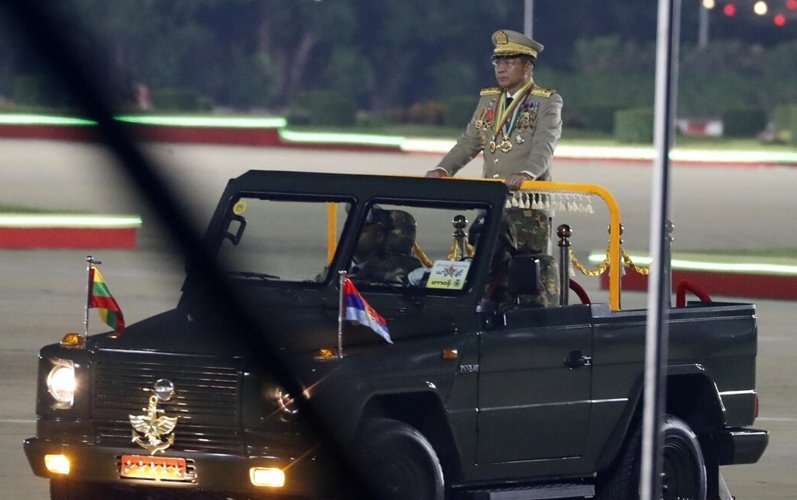 Ejército de Myanmar anuncia cambios de liderazgo tras desfile militar