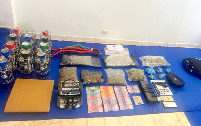 Operativos contra microtráfico dejan cinco detenidos y decomisos de drogas y armas en el Distrito Nacional