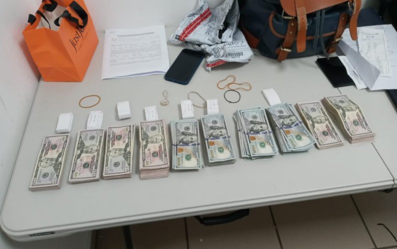 Aduanas retiene más de US$76 mil sin declarar en aeropuerto del Cibao