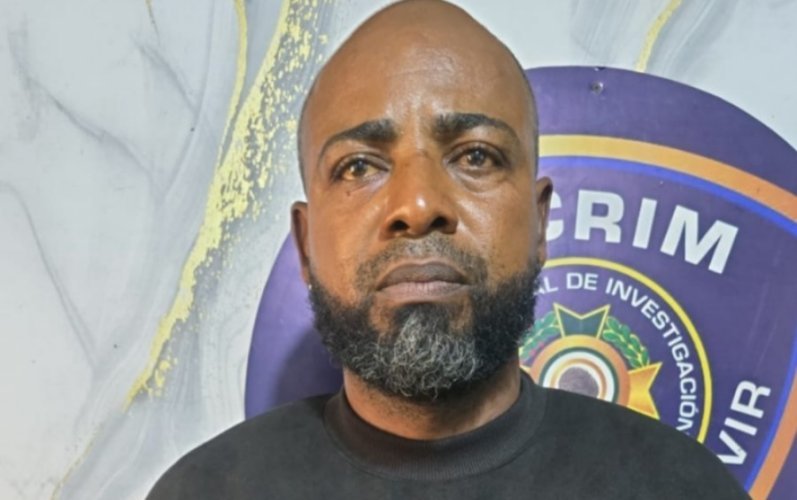 Hombre acusado de matar a su expareja se entrega a la Policía en Villa Altagracia