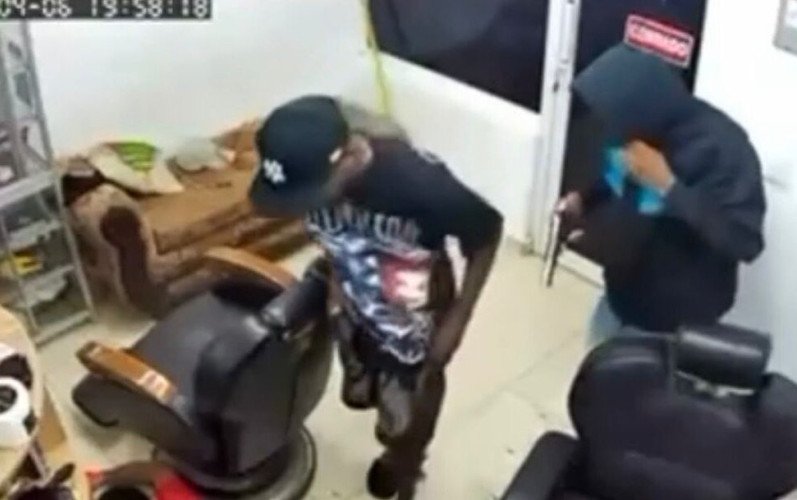 Asalto armado en barbería de Cotuí deja varios afectados