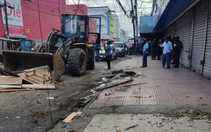 Alcaldía del Distrito Nacional ejecuta operativos para recuperar espacios públicos en la Duarte y París