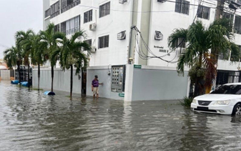 Lluvias provocan inundaciones y paralizan actividades en el Gran Santo Domingo