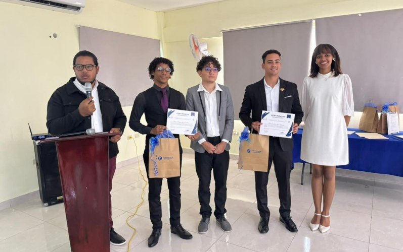 Juramentan Club Estudiantil de Liderazgo para fortalecer participación en centros educativos