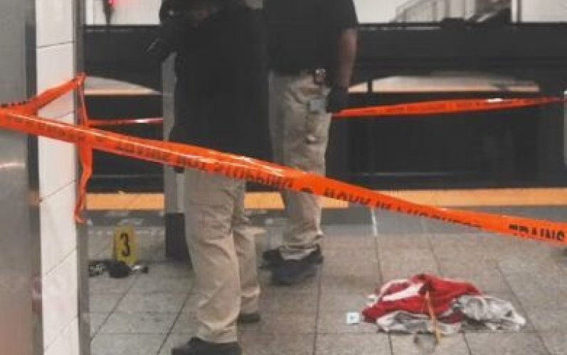Policía de Nueva York abate a hombre tras ataque con machete en estación Grand Central