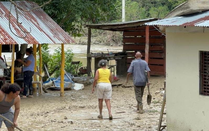 Desbordamiento del río Camú deja viviendas inundadas y comunidades incomunicadas en el norte