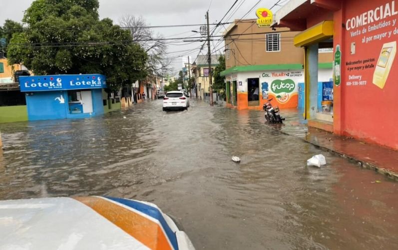 Autoridades recorren zonas vulnerables ante lluvias por vaguada