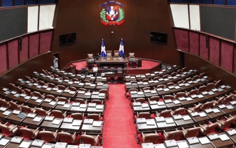 Diputados disponen traspaso del Club de Legisladores para crear escuela de turismo del Infotep