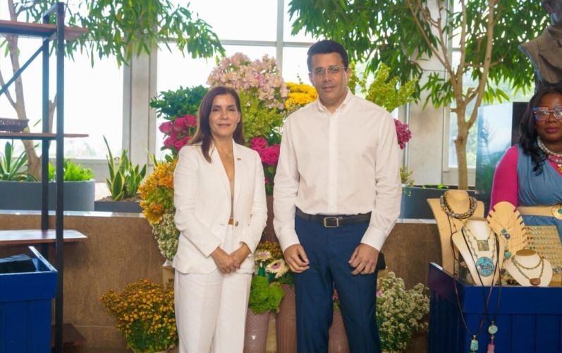 Collado y embajadora de EE. UU. revisan cooperación en el sector turístico