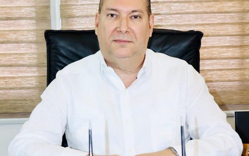 Autoridades advierten que ejercer medicina sin acreditación es delito tras condena a Elizabeth Silverio