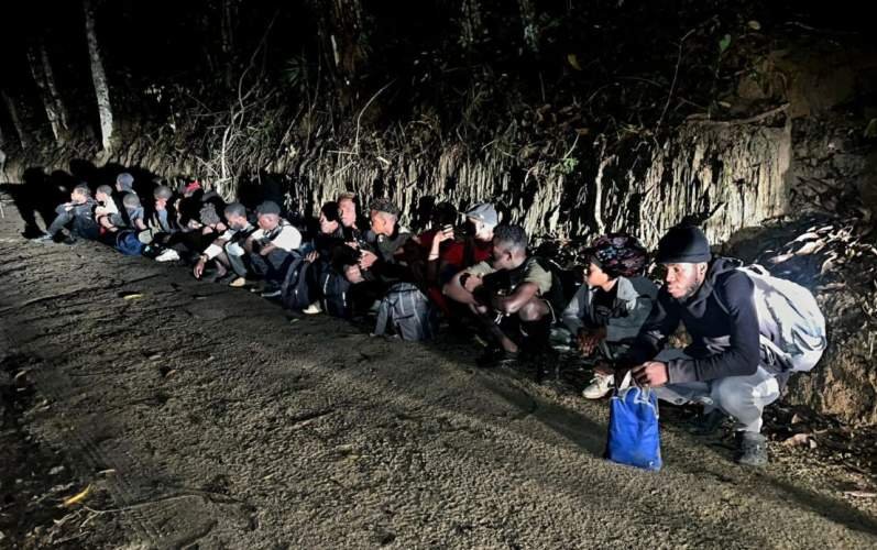Ejército detiene a 19 haitianos indocumentados en operativo en Dajabón