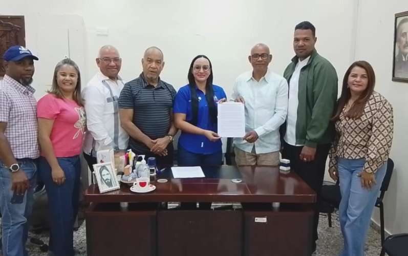 SNTP Valverde y Medio Ambiente firman acuerdo para promover conciencia ambiental