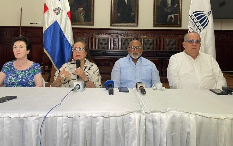 Autoridades atribuyen a lluvias retrasos en remozamiento de la calle Del Sol