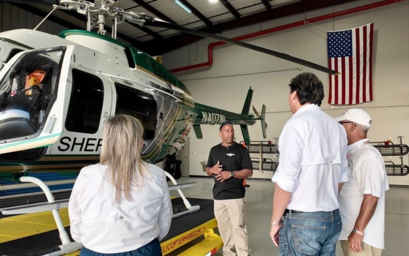 Delegación dominicana realiza visita técnica a unidad aérea del sheriff en Orlando