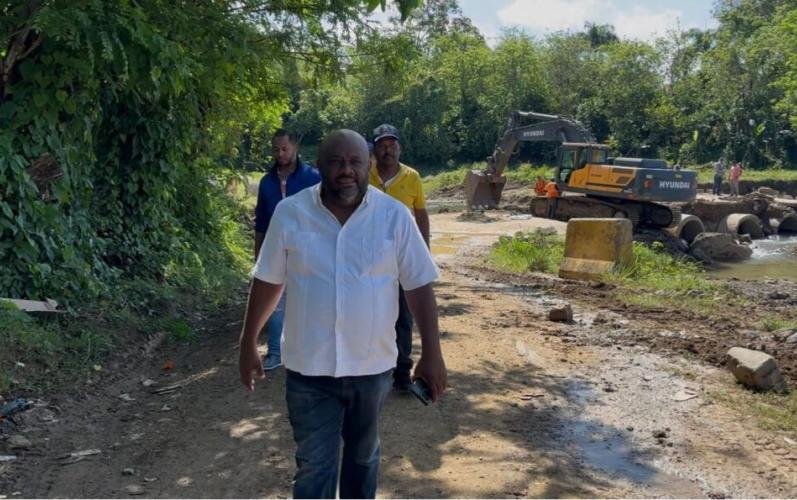 Reparan desvío colapsado por lluvias en La Cuesta del Jobo que dejó comunidades incomunicadas