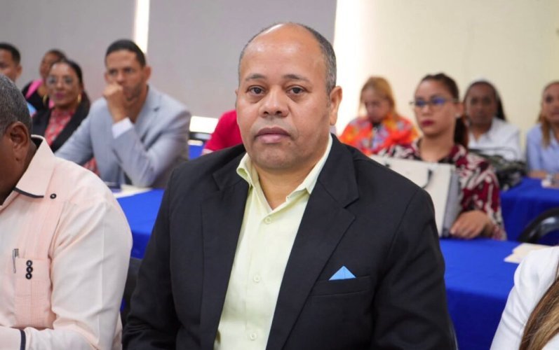 Educación Regional 03 de Azua realiza seminario sobre gestión descentralizada