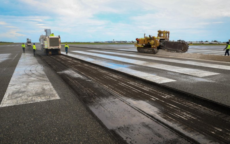 Inician trabajos de rehabilitación en la pista del Aeropuerto Internacional de Las Américas