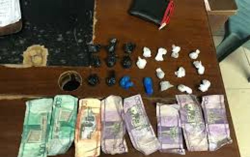 Policía desmantela punto de venta de drogas en sector Los Transformadores