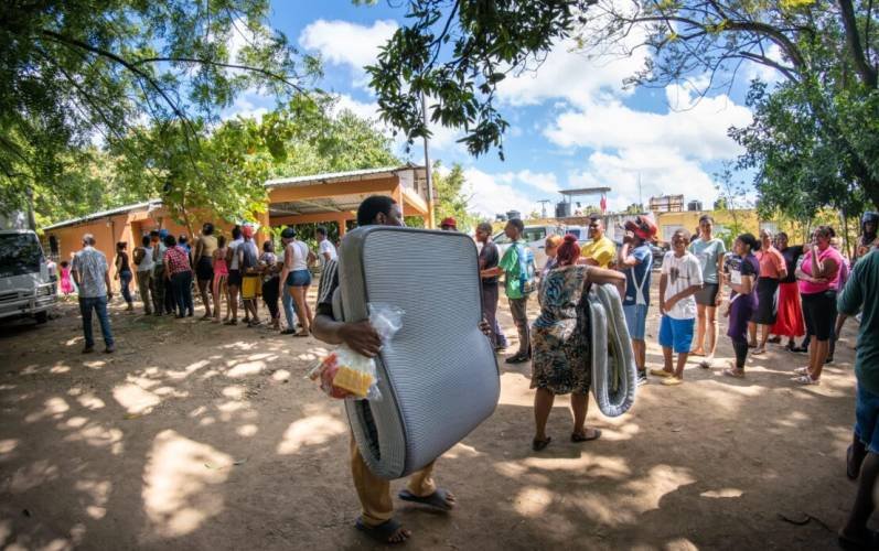 Voluntariado Banreservas entrega asistencia a comunidades afectadas por inundaciones