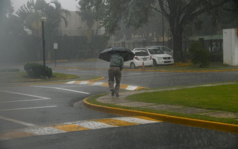 Pronostican ambiente estable con aguaceros dispersos en la tarde para este lunes