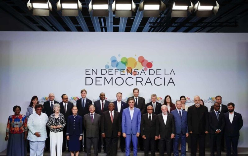 Reunión en Barcelona consolida bloque progresista en torno a agenda democrática