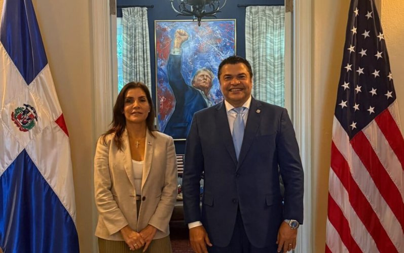 Embajadora de EE. UU. recibe a diputado Tobías Crespo tras programa internacional sobre tecnología