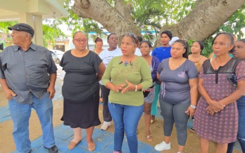 Tensión en Distrito Educativo 05-11 tras protesta de personal de apoyo
