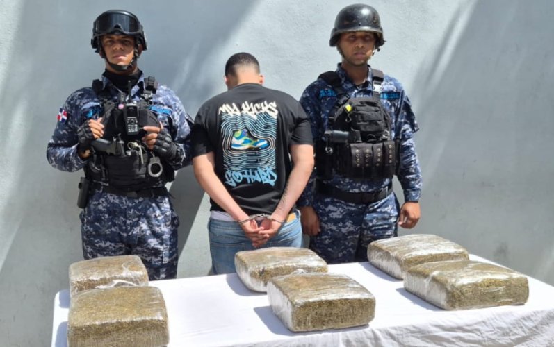 Arrestan a hombre y ocupan seis paquetes de presunta marihuana en Capotillo