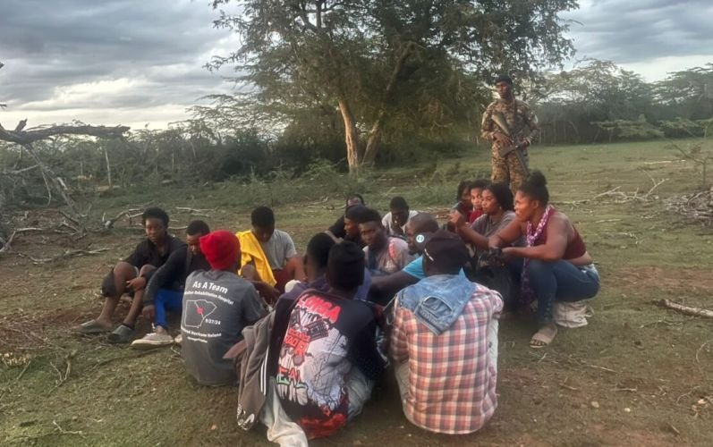 Ejército detiene a 24 haitianos indocumentados en zona boscosa de Montecristi