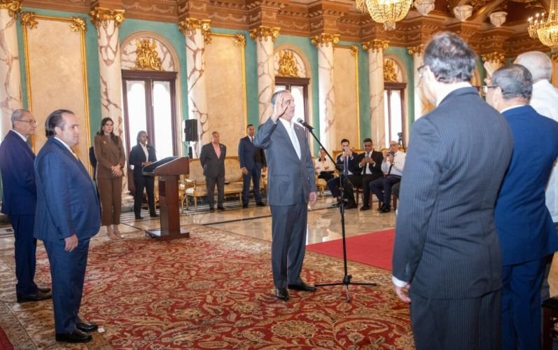 Abinader juramenta comisión para impulsar Museo de la Gesta de Abril