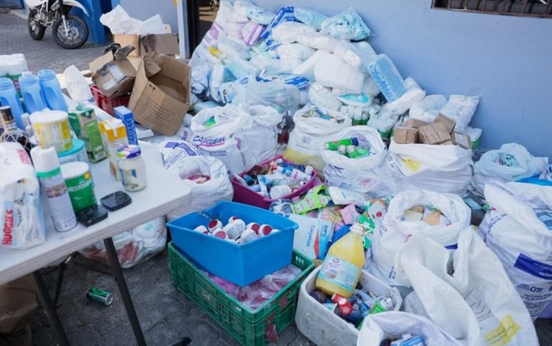 Desmantelan centro clandestino con productos vencidos y carne en descomposición en Santo Domingo Norte