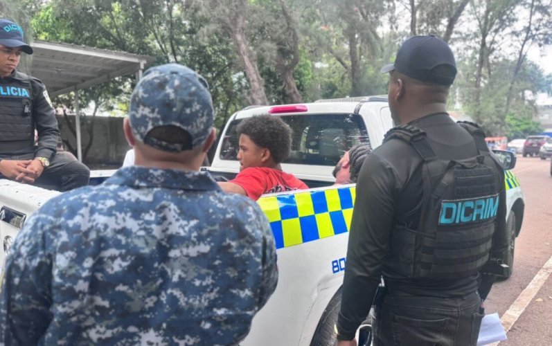 Operativos policiales en varias provincias dejan detenidos, drogas y armas incautadas