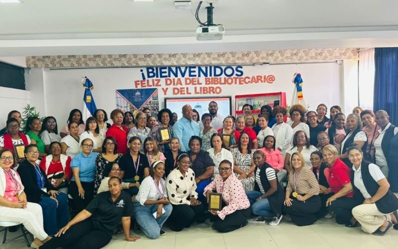 Regional 15 reconoce labor de bibliotecarios por su aporte a la educación