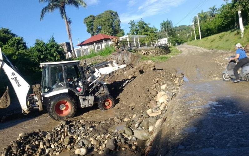 Ayuntamiento de Puerto Plata realiza operativo tras lluvias en comunidades afectadas