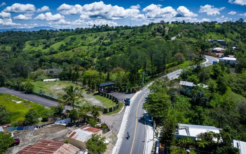Abinader inaugura carretera Cruce de Pedregal–La Guázuma en la sierra de Santiago