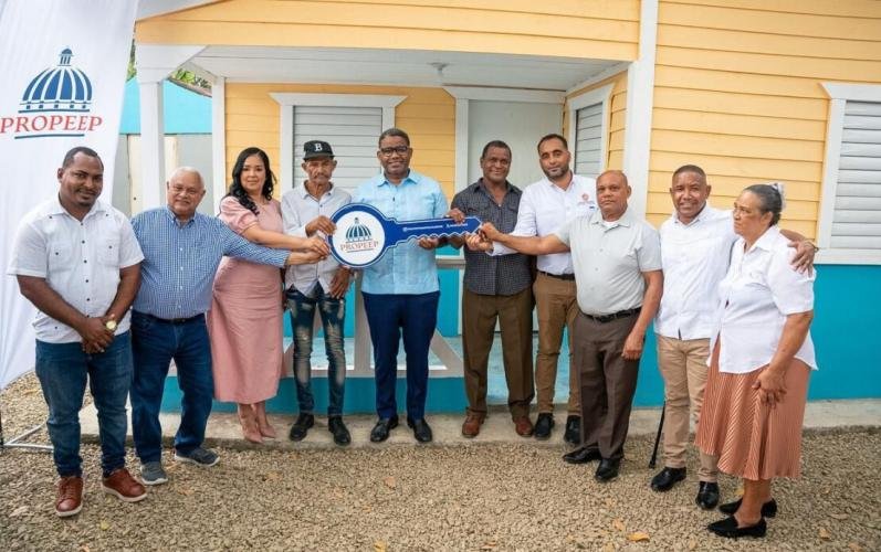 Entregan viviendas a familias en condición de vulnerabilidad en comunidades rurales