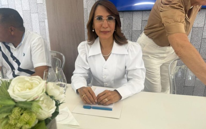 Gobernadora destaca impacto de intervención en Playa Teco previo a inicio de obras