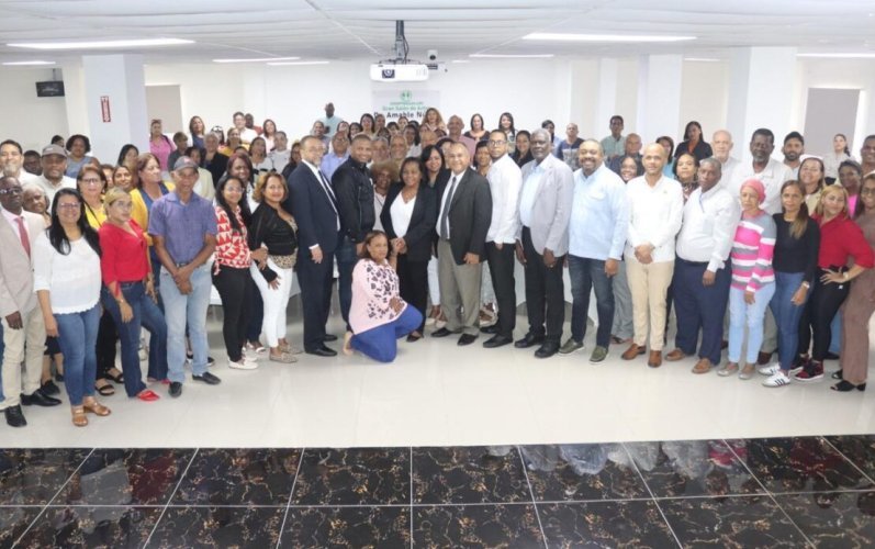 COOPNASALUD realiza seminario sobre liderazgo cooperativo y sostenibilidad