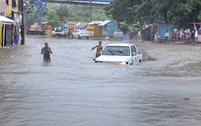 Teodoro Tejada atribuye a falta de políticas públicas las inundaciones en Santo Domingo