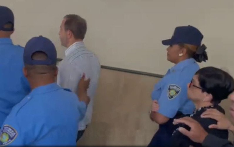 Hermanos Espaillat acuden a audiencia preliminar en medio de tensión por caso Jet Set