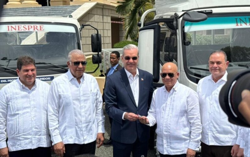 Gobierno entrega 25 vehículos al INESPRE para fortalecer distribución de alimentos