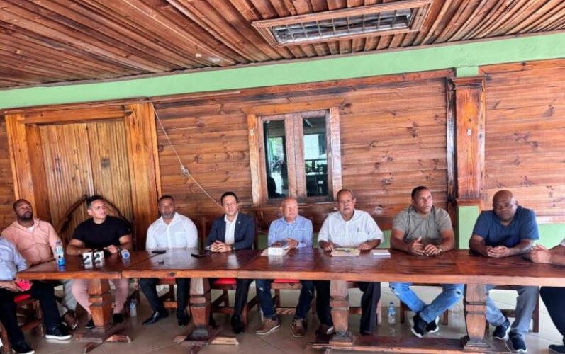 Transportistas exigen reconstrucción del tramo Yamasá–Santo Domingo y advierten posible paro