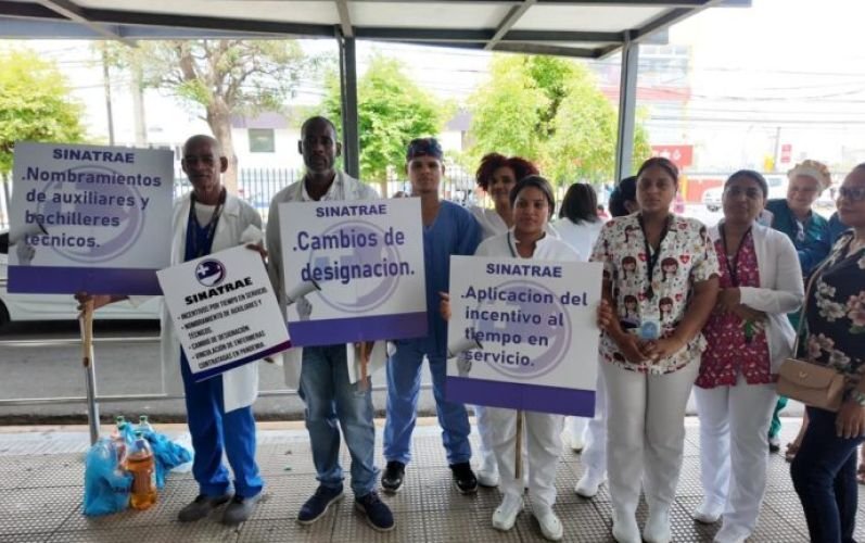 Enfermeras mantienen paro nacional de 24 horas por incumplimiento de acuerdos laborales