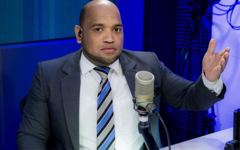 Analista defiende licitación del INABIE y atribuye críticas a presiones externas