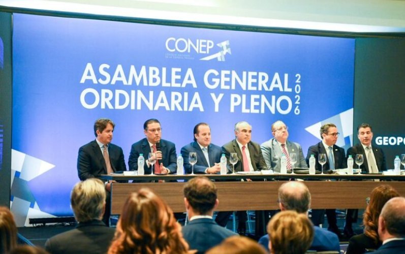 Gobierno y sector empresarial analizan impacto de crisis internacional en la economía dominicana