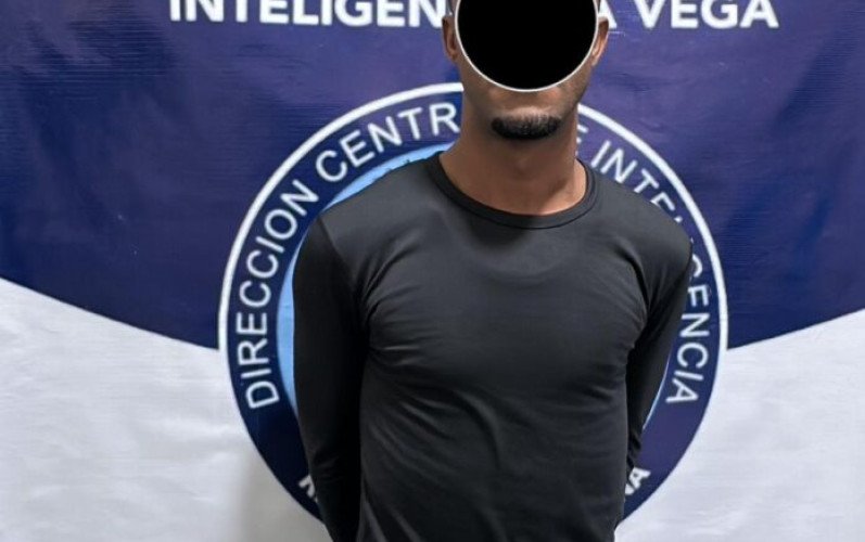 Detienen a hombre en Villa Rosa por porte ilegal de pistola de fogueo