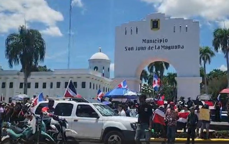 Marcha contra proyecto minero inicia en San Juan con recorrido hacia presa de Sabaneta