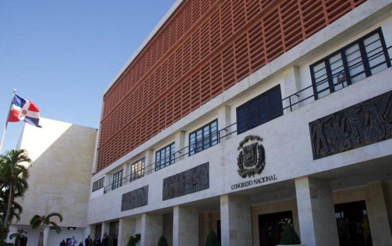 Legisladores respaldan decisión de Abinader sobre proyecto minero en San Juan